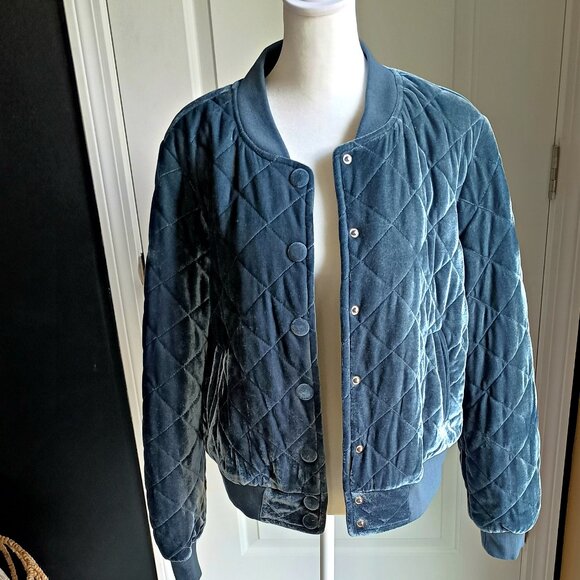 NWOT! BEAUTIFUL VELVET QUILTED BOMBER JACKET - Picture 5 of 5